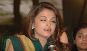 th_91858_aishwarya_villain_press_meet_vadapav_16_122_21lo.jpg