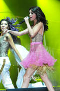 th_957925722_SelenaGomezConcertPicsFromFlorida037_122_345lo.jpg