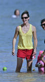 th_00955_Jennifer_Garner_on_the_Beach_in_Hawaii_8_122_371lo.jpg