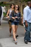th_60199_Celebutopia-Leighton_Meester_on_the_set_of_Gossip_Girl_in_NYC-05_123_403lo.jpg