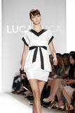 th_23936_md-fashionledge.com-ss07-rtw-newyork-w-luca-006-sygf5ase_122_842lo.jpg