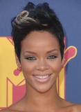 th_60994_babayaga_Rihanna_MTV_VMAs_09-07-2008_155_123_994lo.jpg